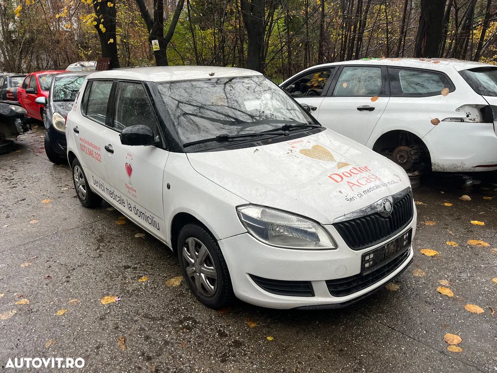 Dezmembrez Skoda Fabia 2 facelift alb 2011 benzina - 1