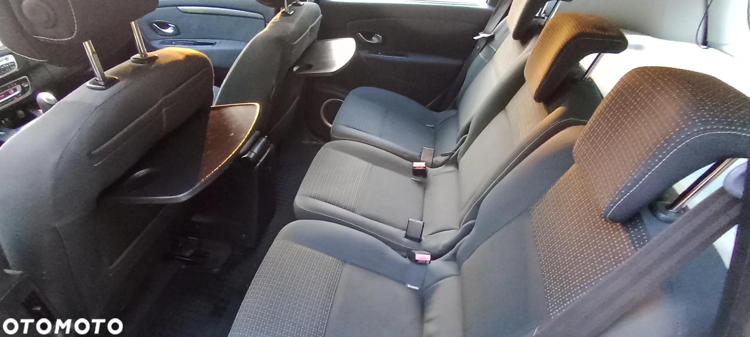 Renault Scenic 1.5 dCi Emotion - 13