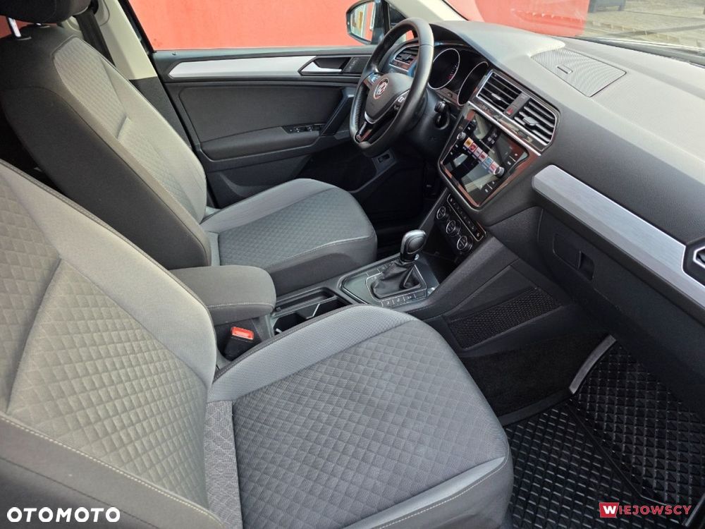 Volkswagen Tiguan - 19