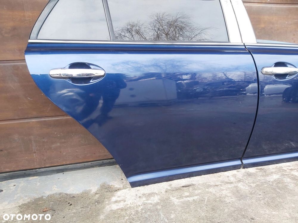 TOYOTA Avensis T25 03-08 r drzwi prawy tył prawe tylne KOMBI 8P4 - 4
