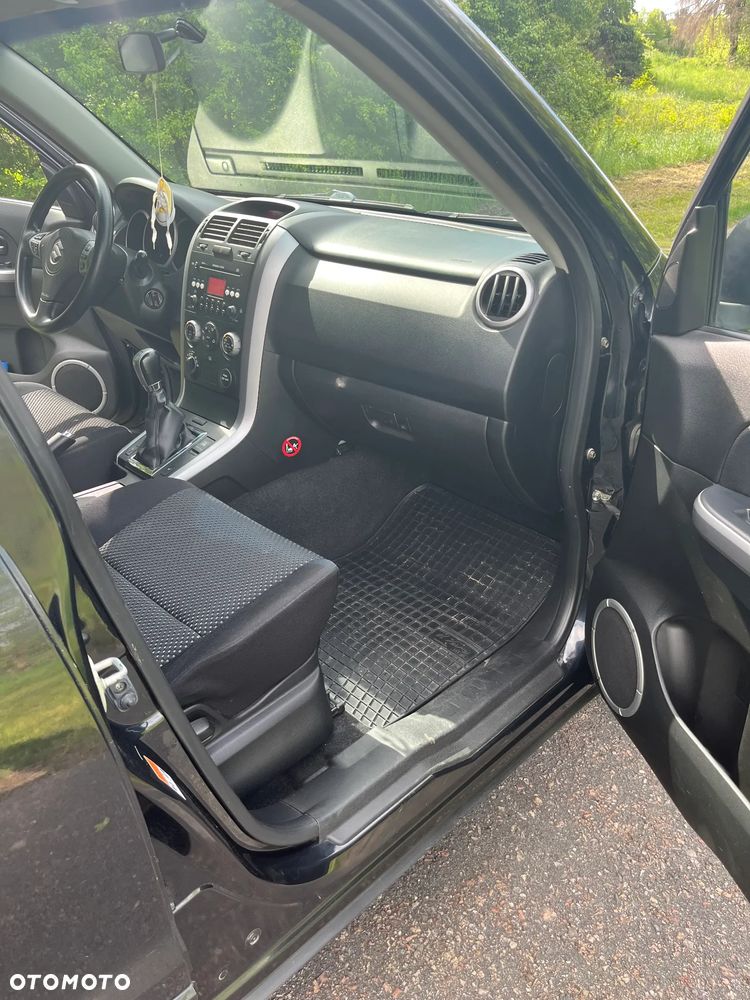 Suzuki Grand Vitara 2.0 - 6