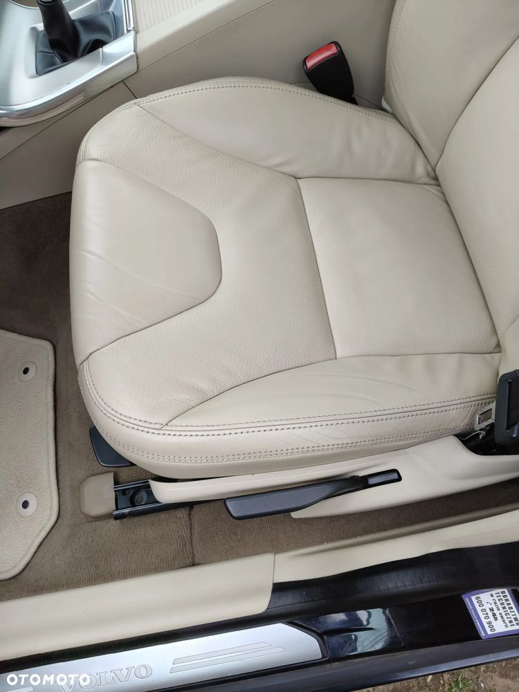 Volvo XC 60 D4 R-Design Kinetic - 24