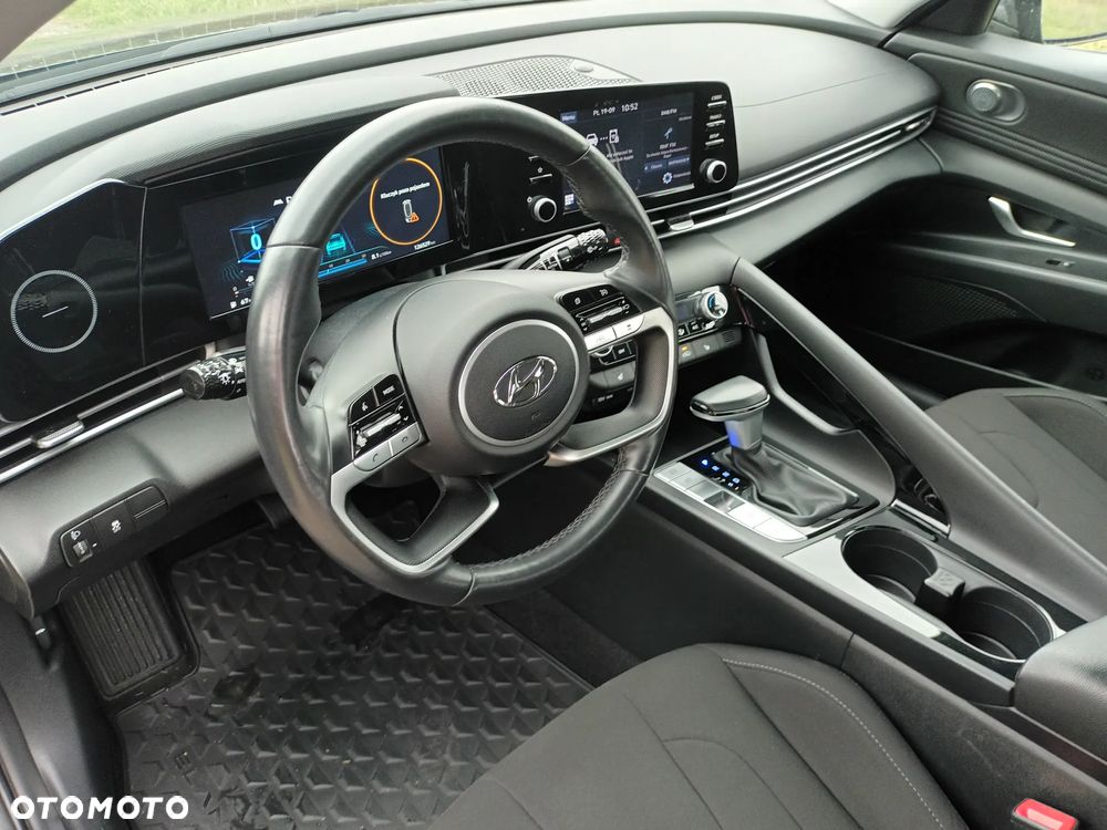 Hyundai Elantra 1.6 Smart CVT - 25