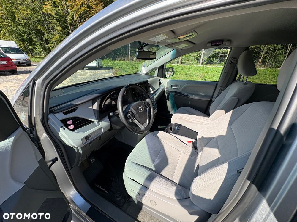 Toyota Sienna 3.5 V6 SE - 15