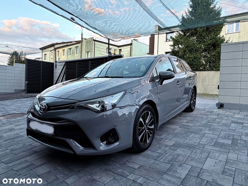 Toyota Avensis 1.8 Premium - 9
