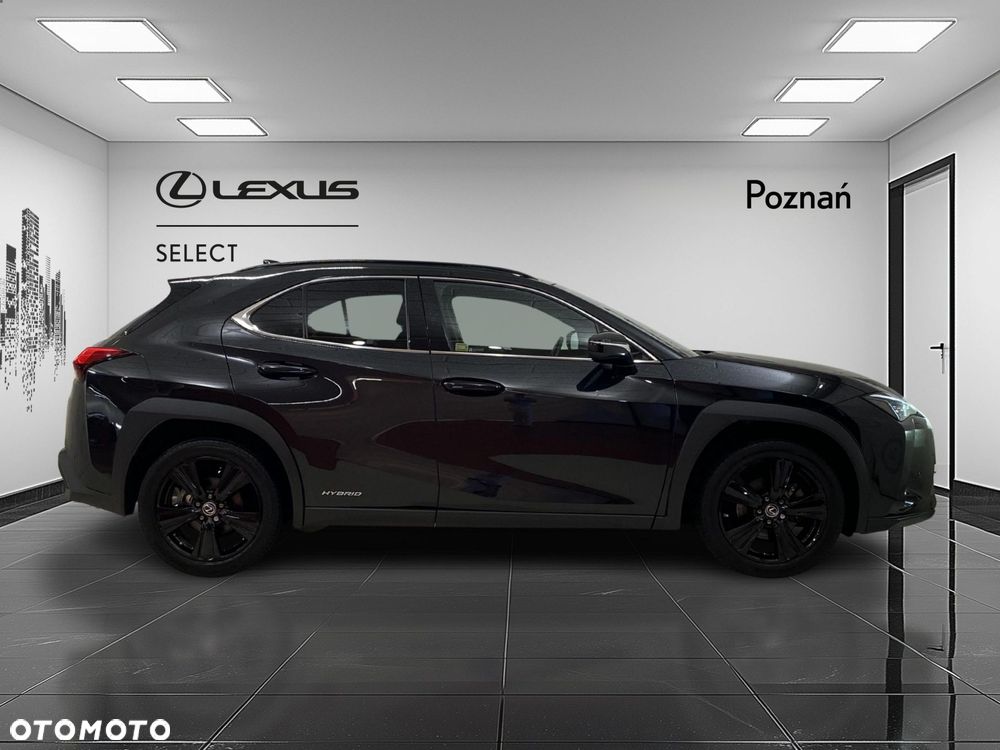 Lexus UX - 4