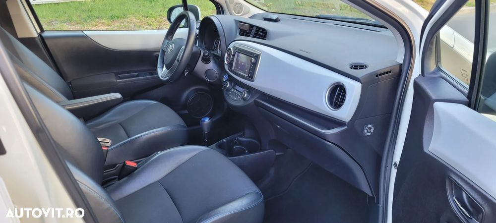 Toyota Yaris 1.5 VVT-i HSD Terra - 12