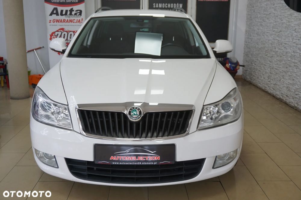 Skoda Octavia 1.6 TDI DPF Ambiente - 2