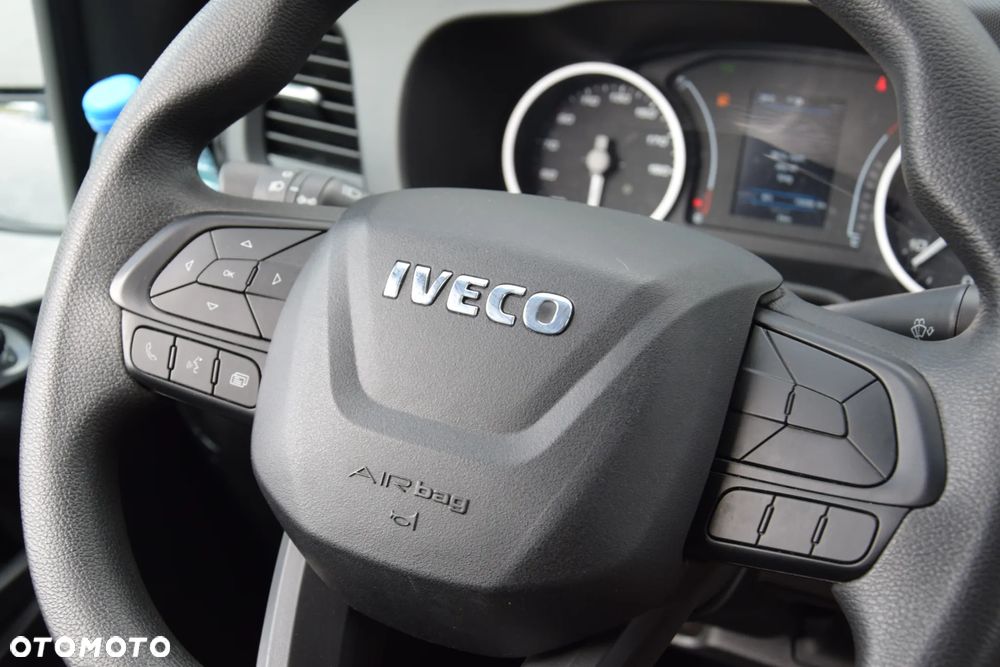 Iveco DAILY MAXI 35S16 / 2.3 - 160 KM / AUTOMAT HI-MATIC / NOWY MODEL / 3 OSOBY / DOSTAWCZE / BLASZAK / KLIMA / 2023 / SERWISOWANY / SPROWADZONY Z NIEMIEC - 32
