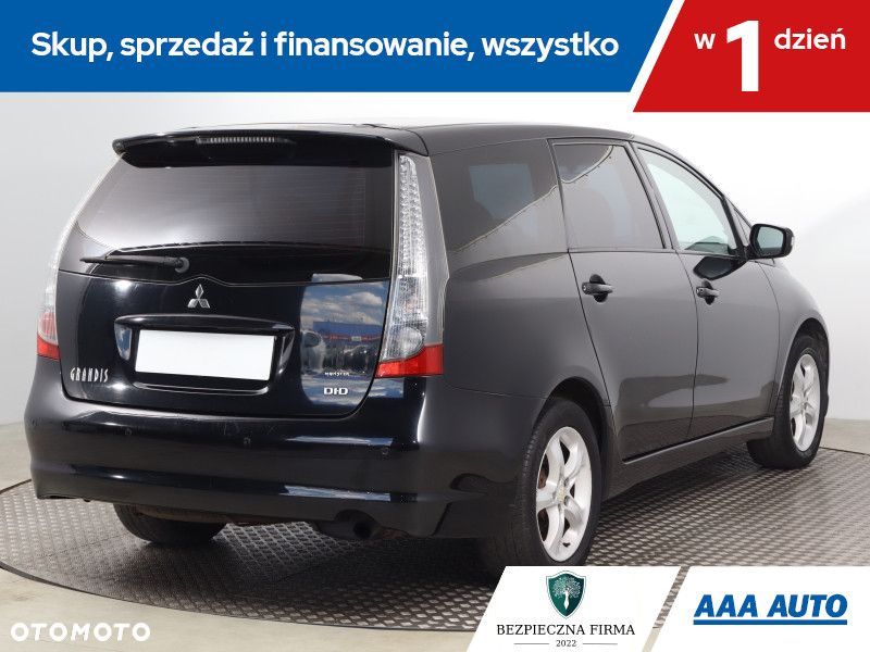Mitsubishi Grandis - 6