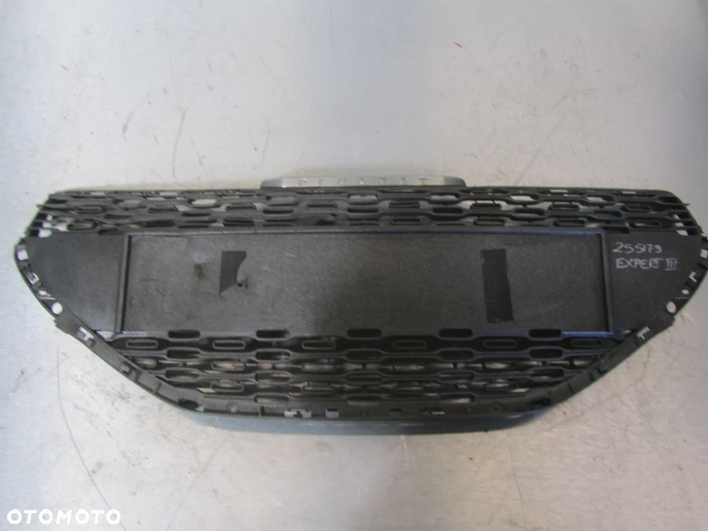 Peugeot  208 grill-atrapa - 1