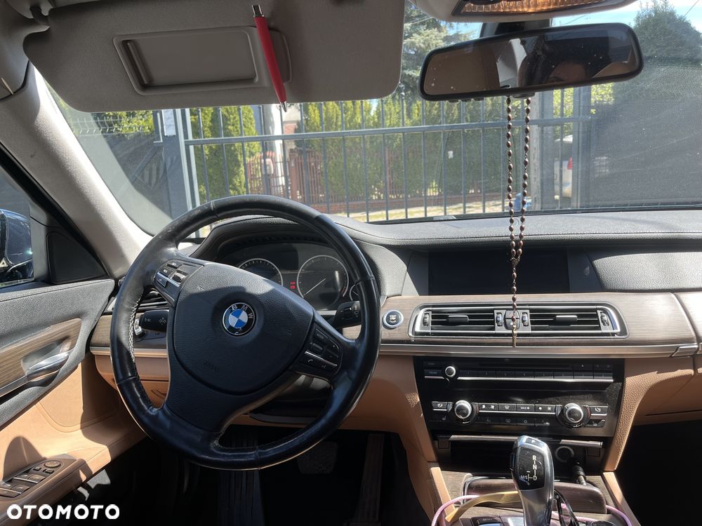 BMW Seria 7 740i - 19