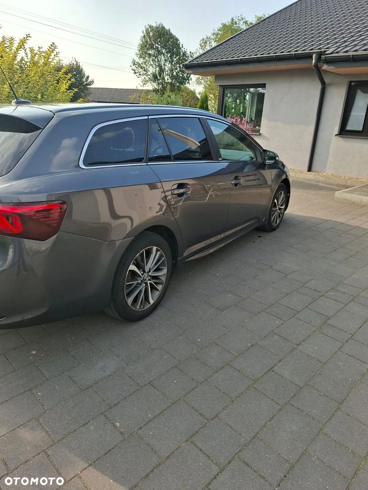 Toyota Avensis - 10