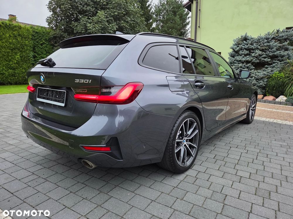 BMW Seria 3 330i Touring xDrive Sport Line - 16