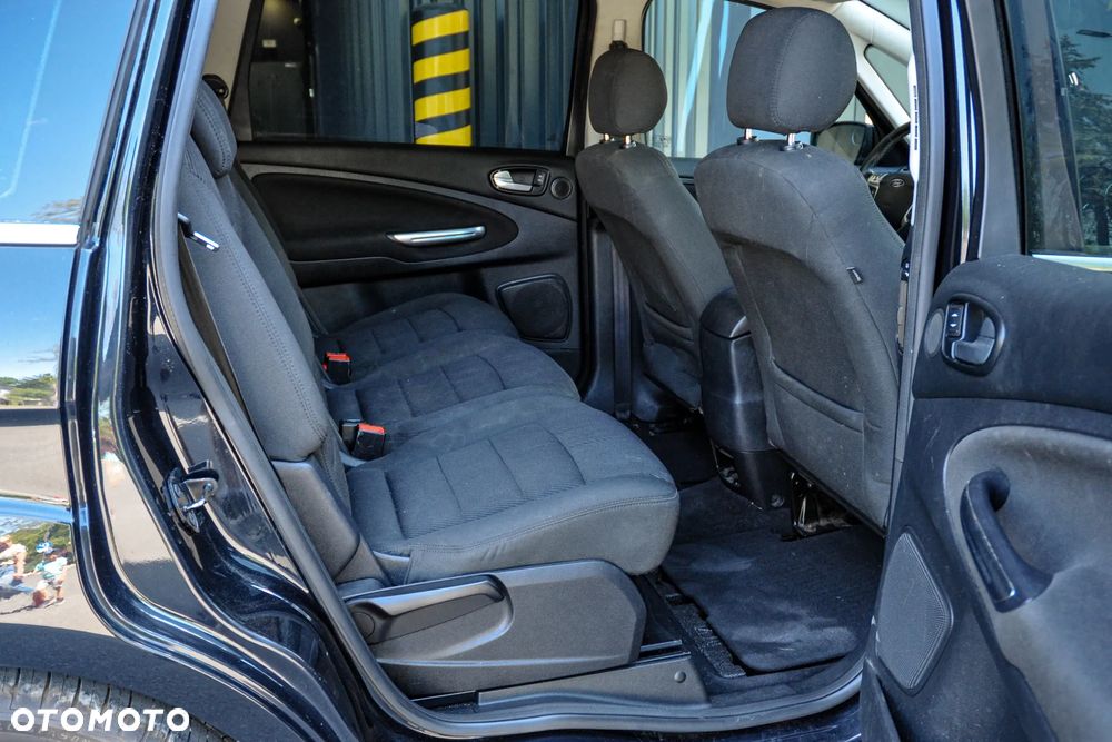 Ford S-Max - 11