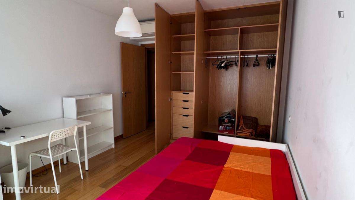 Quarto - localizado em Amadora Lisbon - Grande imagem: 4/16