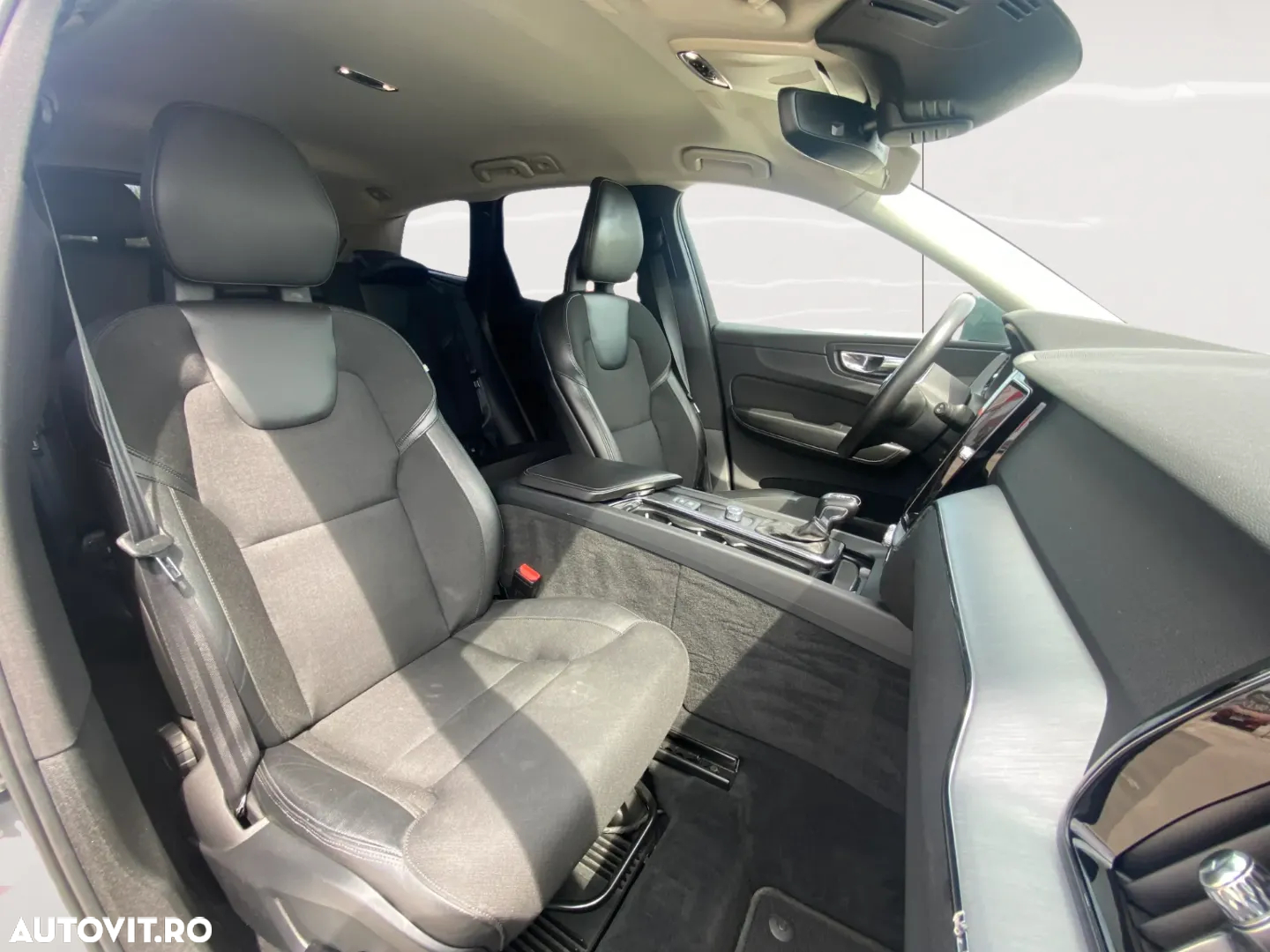 Volvo XC 60 D5 AWD Momentum - 9