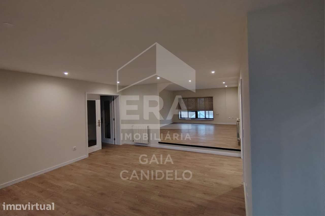 T3+1 Duplex Totalmente Remodelado em Canidelo - Grande imagem: 3/17