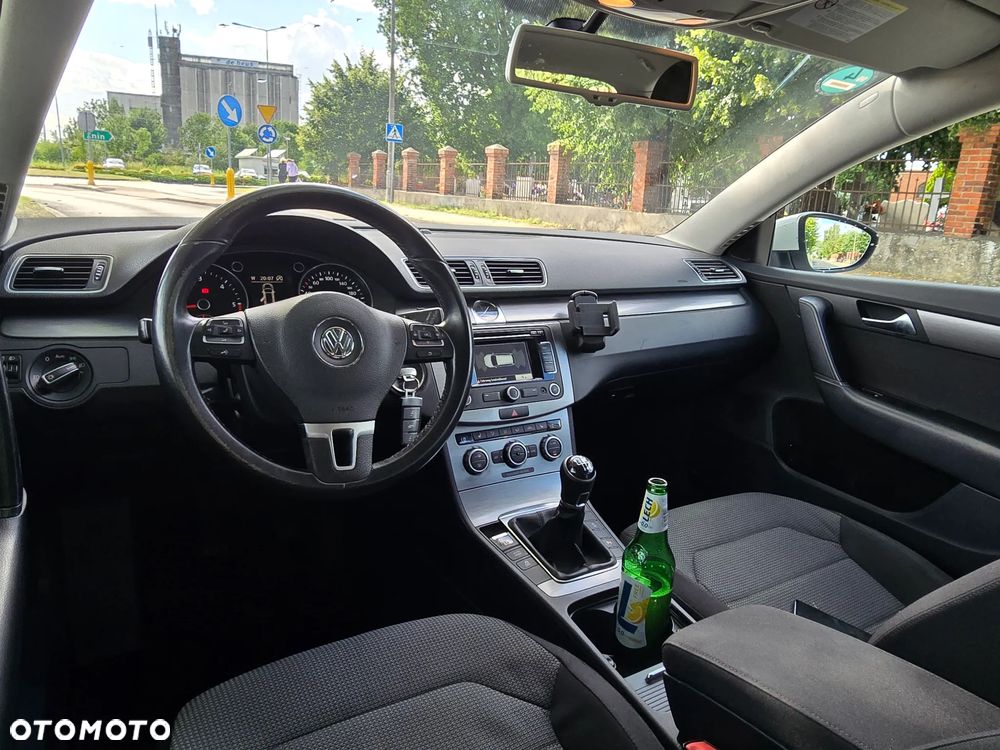 Volkswagen Passat 2.0 TDI BlueMotion Technology Comfortline - 11