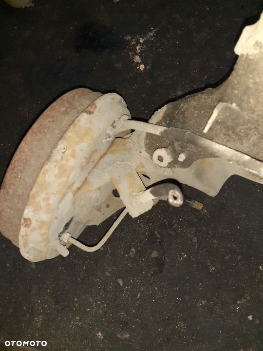 OŚ TYLNA TOYOTA YARIS 99-06 - 4