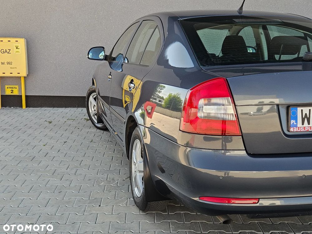 Skoda Octavia 1.6 Ambiente - 19