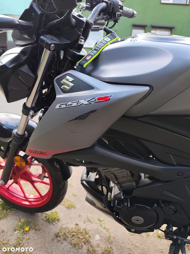 Suzuki GSX - 2