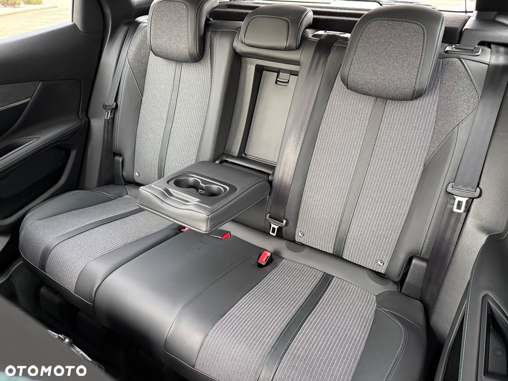 Peugeot 3008 1.2 PureTech Allure S&S EAT8 - 28