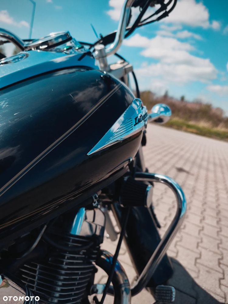 Suzuki Intruder - 8