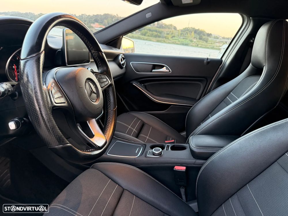 Mercedes-Benz A 200 CDI 4Matic 7G-DCT Urban - 12