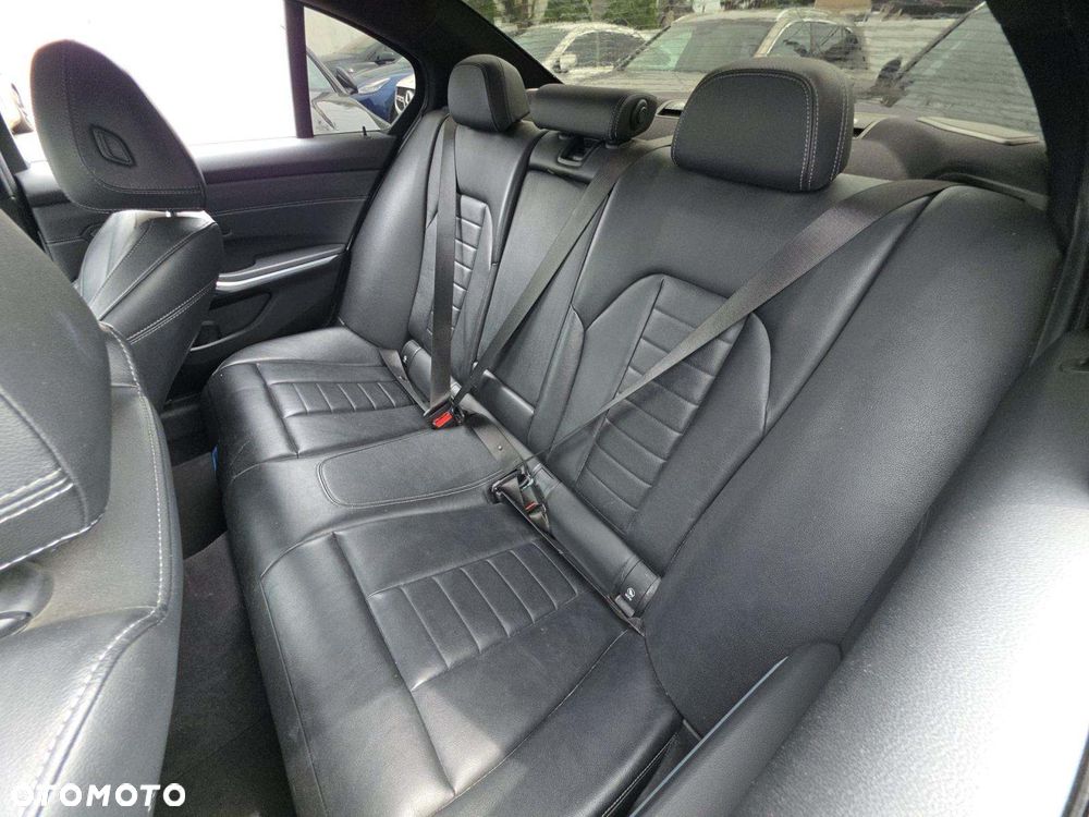 BMW Seria 3 M340i xDrive - 9