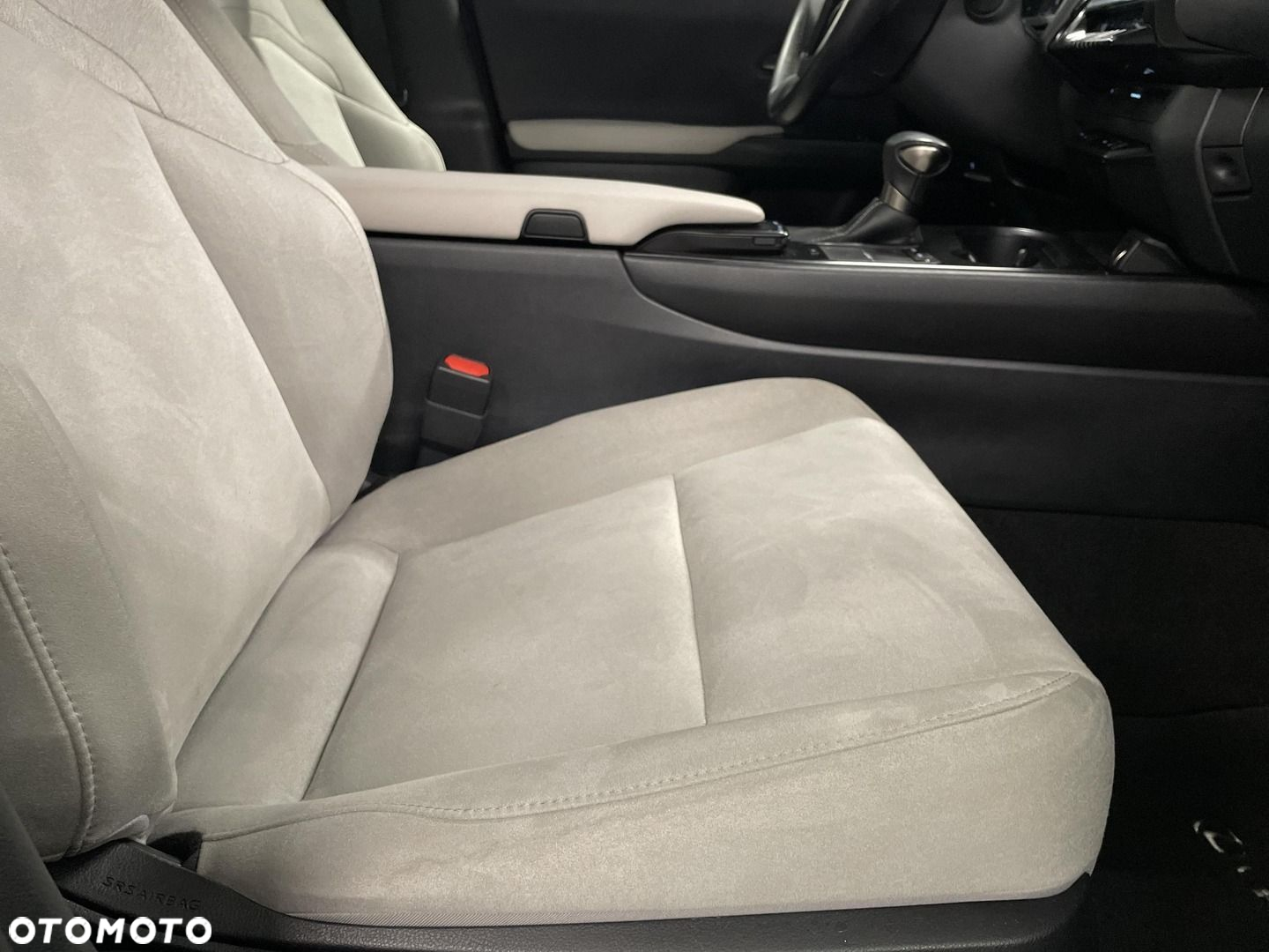 Lexus UX 200 GPF Business Edition 2WD - 12
