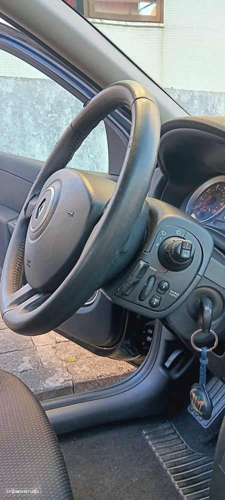 Renault Clio 1.2 16V Dynamique - 23