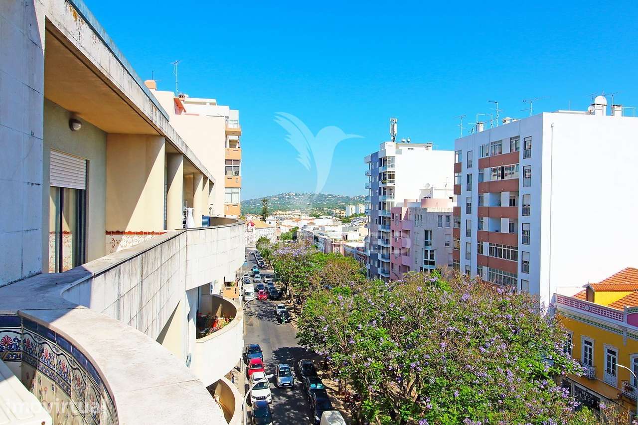 Apartamento T4 para arrendamento anual no centro de Loulé - Grande imagem: 3/26