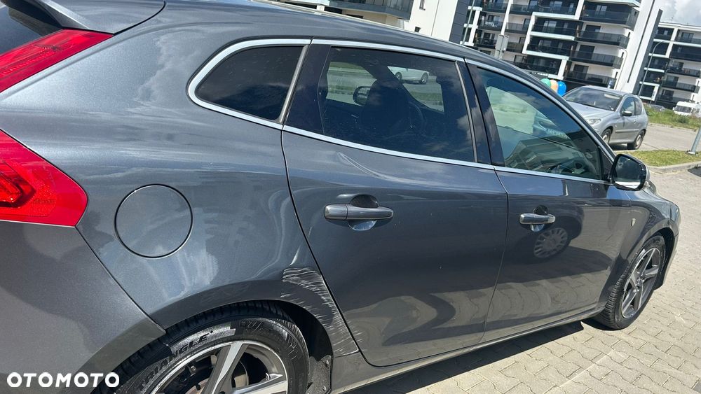 Volvo V40 D2 R-Design - 4