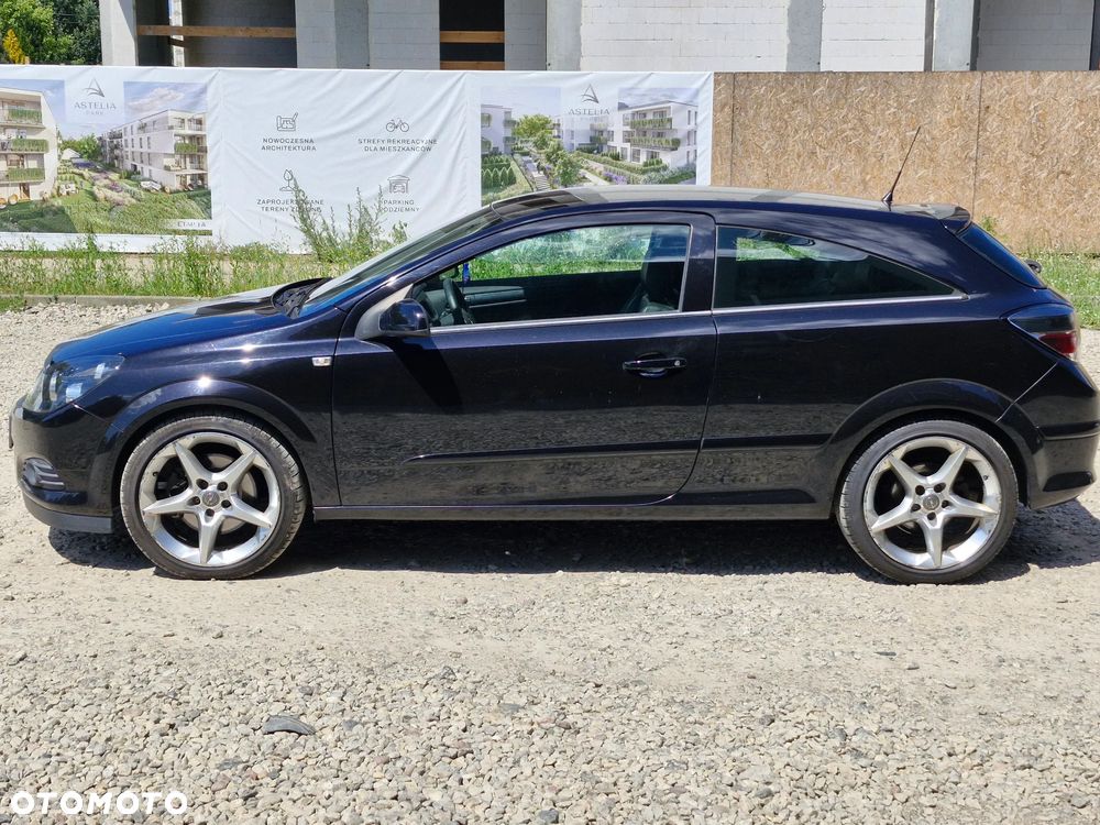 Opel Astra III GTC 2.0 T Cosmo - 2