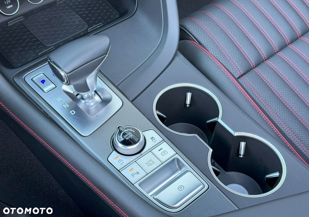 Genesis G70 - 24