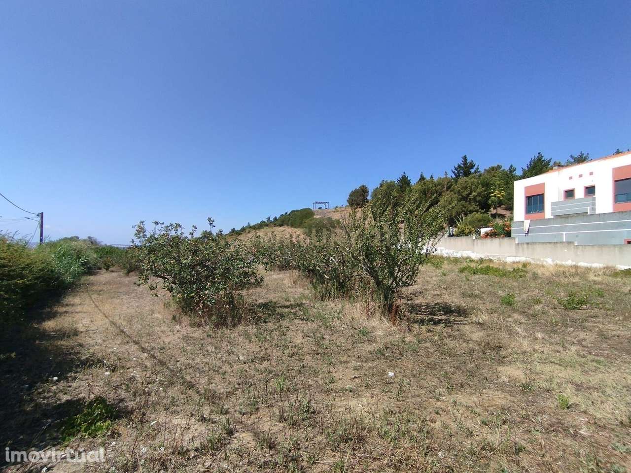 Terreno com viabilidade de construção - Vista desafogada - Grande imagem: 4/18