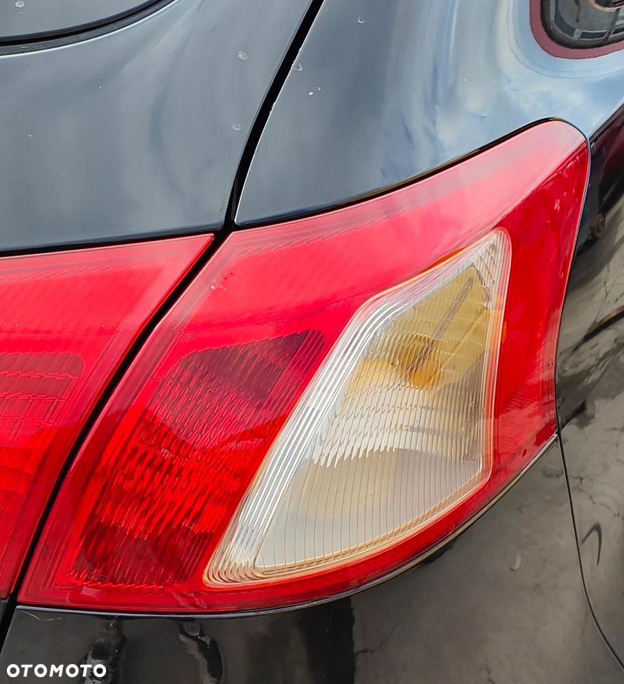 MITSUBISHI LANCER VIII 09r HB LAMPA W BŁOTNIK PRAWY TYŁ - 1