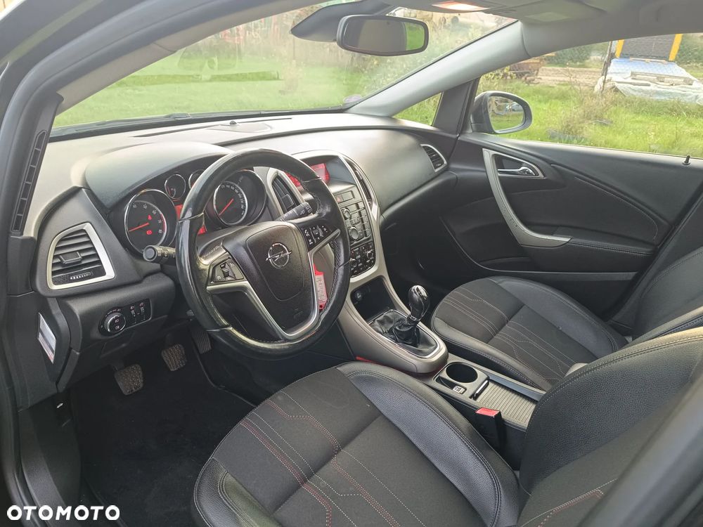 Opel Astra IV 1.4 T Cosmo - 9