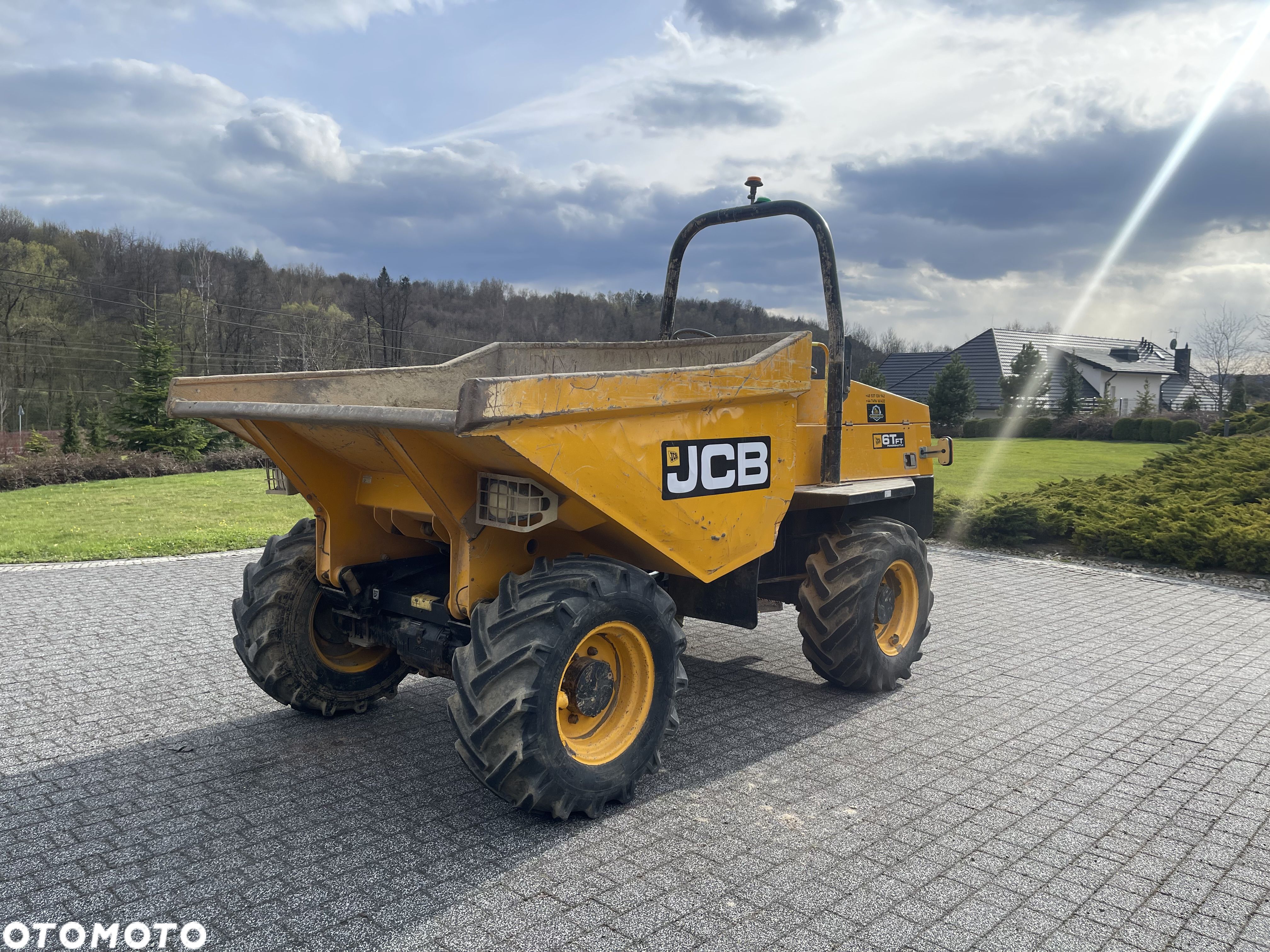 JCB 6TFt - 1