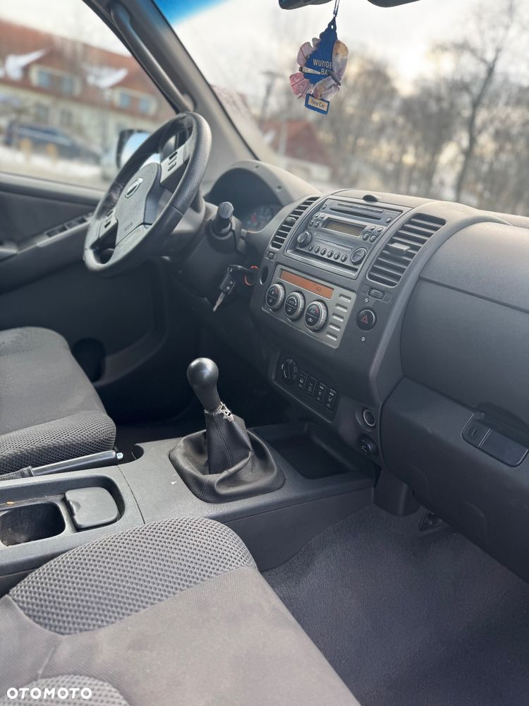 Nissan Navara 2.5 TDi Sport / LE - 6