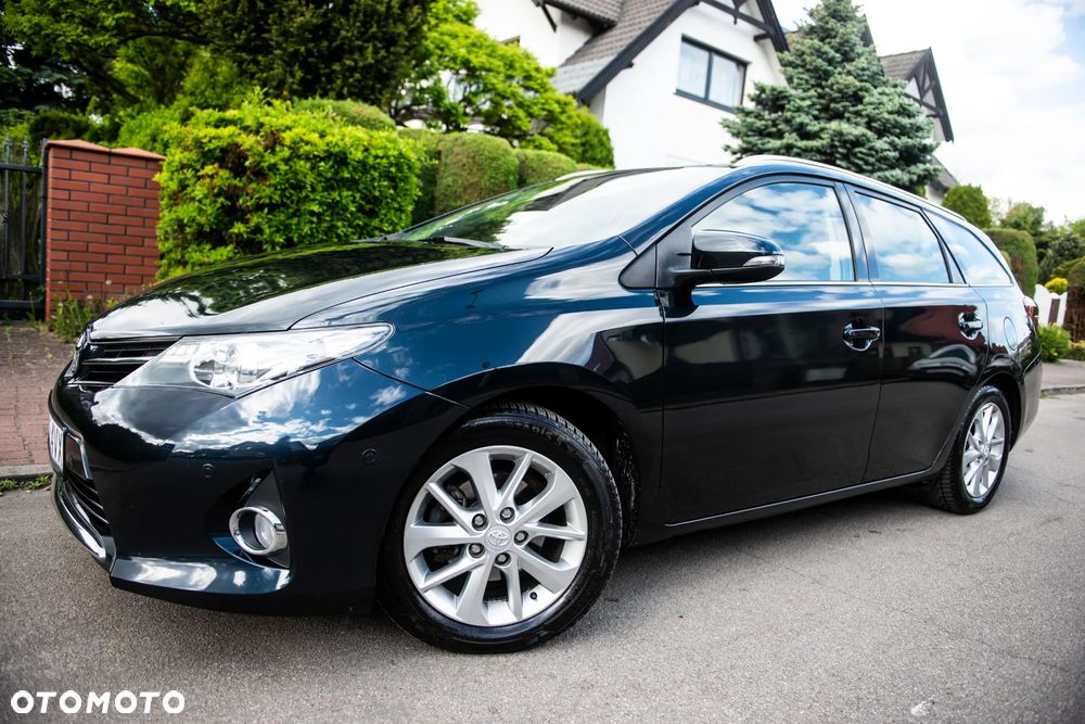 Toyota Auris 1.6 Valvematic Comfort - 1