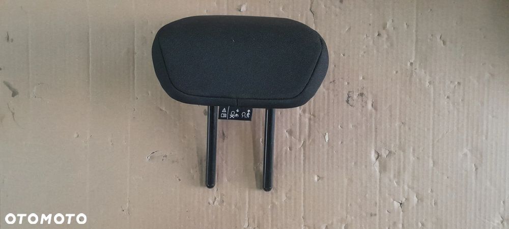 OPEL CORSA F ZAGŁÓWEK TYLNY  ŚRODKOWY - 1