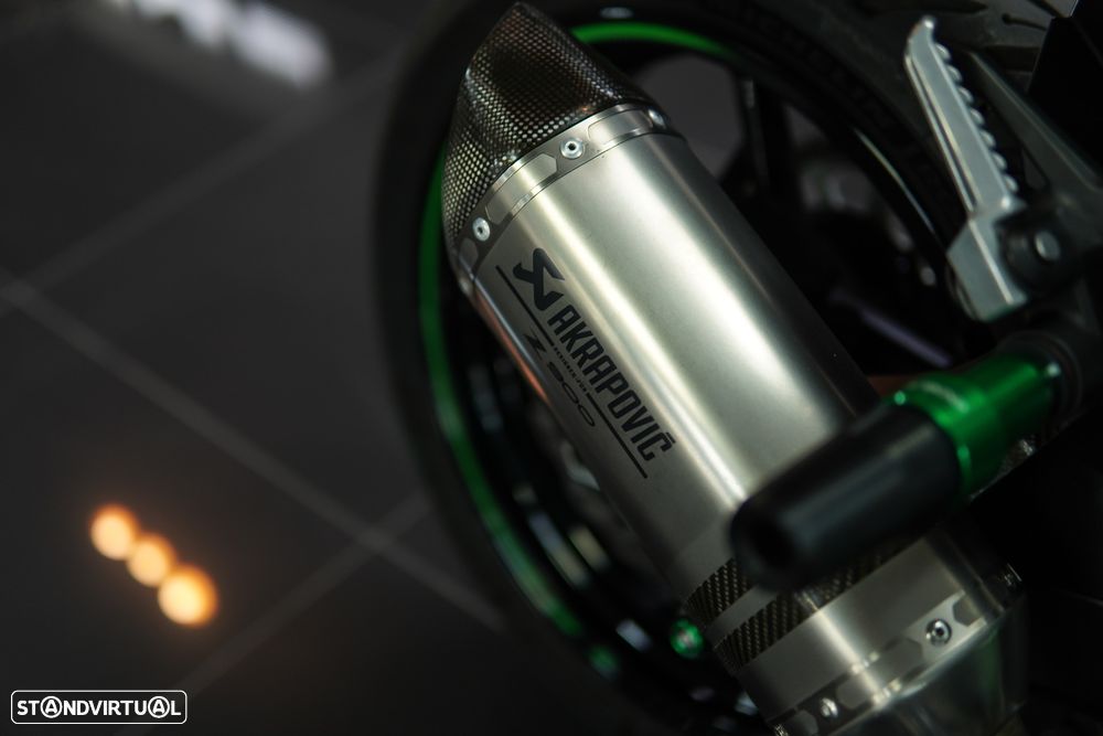 Kawasaki ZR 900 Akrapovic Full Titanium - 20