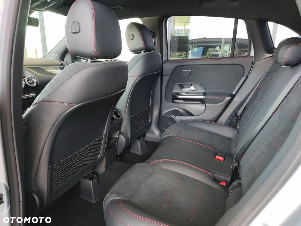Mercedes-Benz GLA - 15