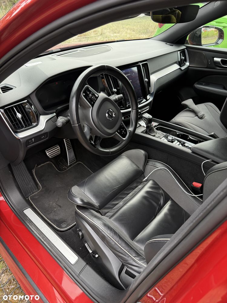 Volvo V60 B5 B AWD R-Design - 11