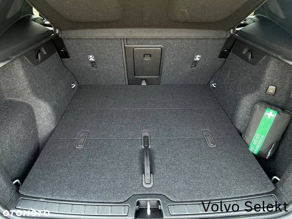 Volvo XC 40 B3 Plus Dark - 26
