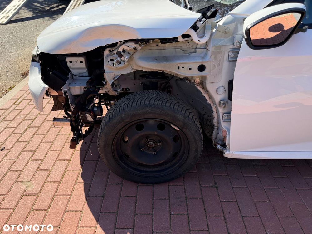 Peugeot 208 - 18