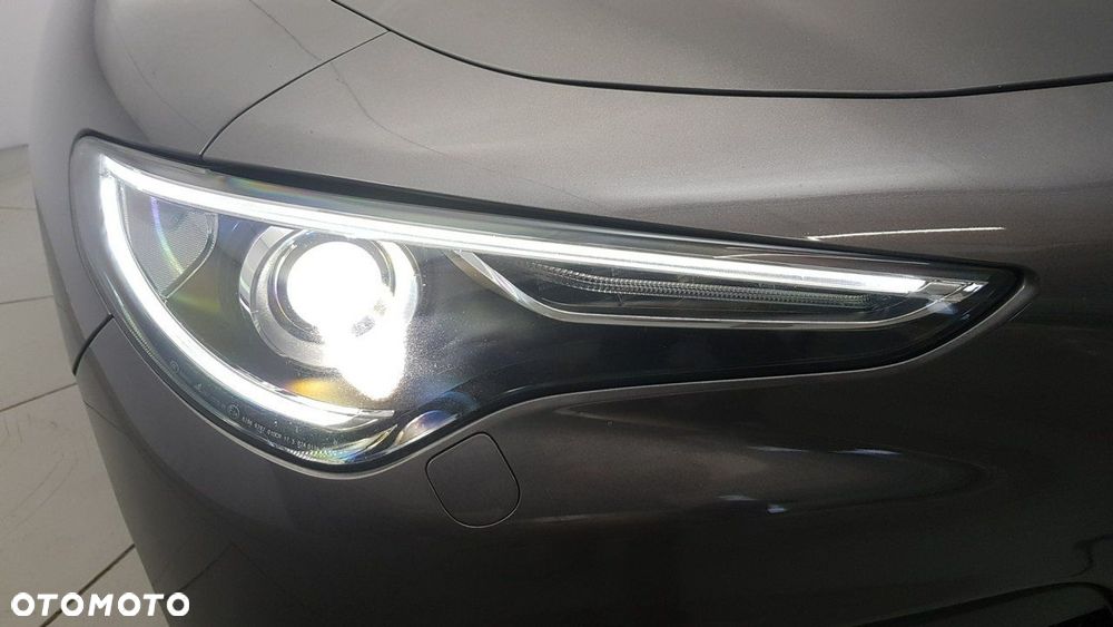 Alfa Romeo Stelvio - 11