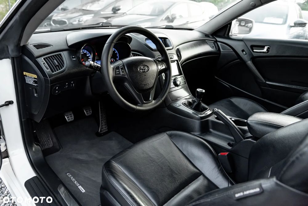 Hyundai Genesis Coupe - 17